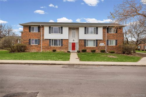 203-25325 Shiawassee Cir, Southfield, MI, 48033-3830 | Card Image