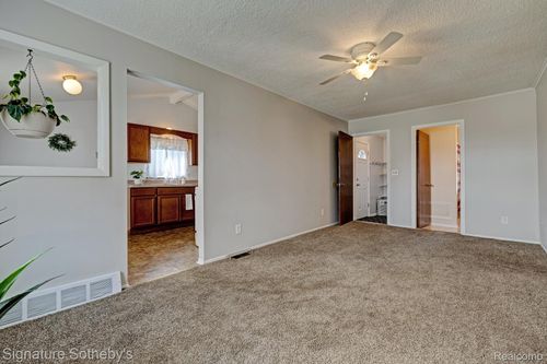 1160 Boston Ave, Waterford, MI, 48328-3712 | Card Image