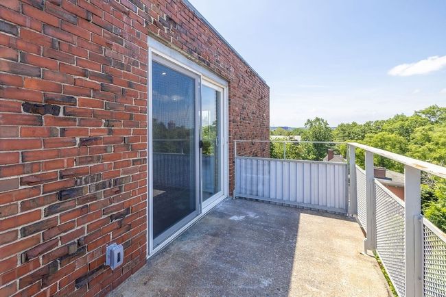 APT-824 - 14 Concord Ave, Condo with 3 bedrooms, 2 bathrooms and 1 parking in Cambridge MA | Image 17