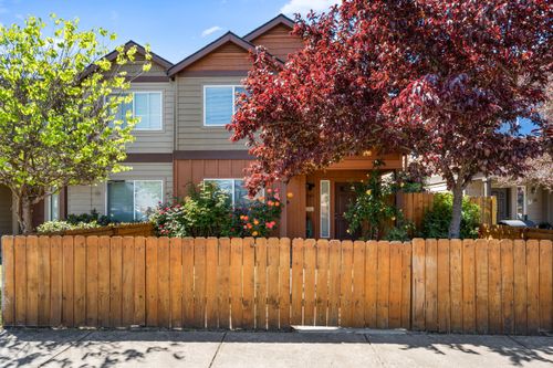7665 24th St, White City, OR, 97503-1401 | Card Image