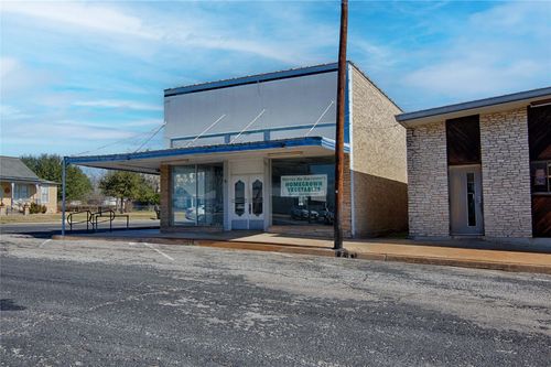 702 Upton Ave, Schulenburg, TX, 78956-1566 | Card Image