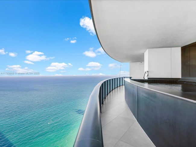 APT-5505 - 18555 Collins Ave, Condo with 3 bedrooms, 5 bathrooms and null parking in Sunny Isles Beach FL | Image 45