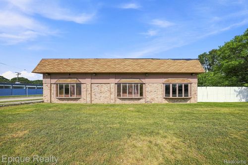 31703 Jefferson Avenue, St Clair Shores, MI, 48082 | Card Image