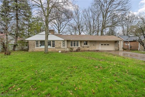 1081 Carver Rd, Cleveland Heights, OH, 44112-3633 | Card Image