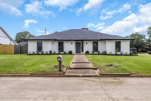 6910 Burlington Dr, Beaumont, TX, 77706-4106 | Card Image