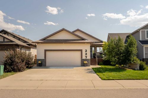 227 Mount Sundial Crt W, Lethbridge, AB, T1J5C2 | Card Image