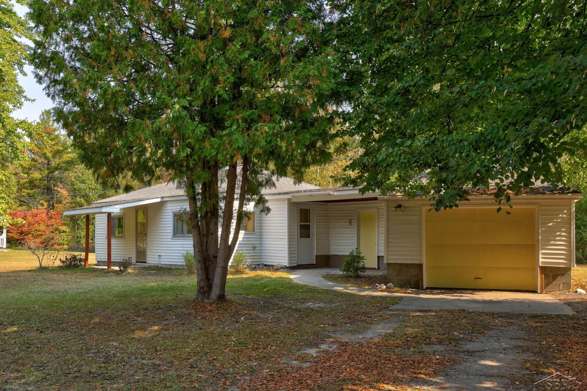 Huron Rd, Pinconning, MI 48650