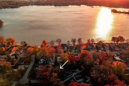 6917741 Wildwood Dr, Muskego, WI, 53150-8869 | Card Image