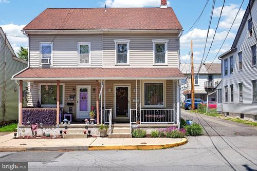 135 S Washington St, BOYERTOWN, PA, 19512-1520 | Card Image