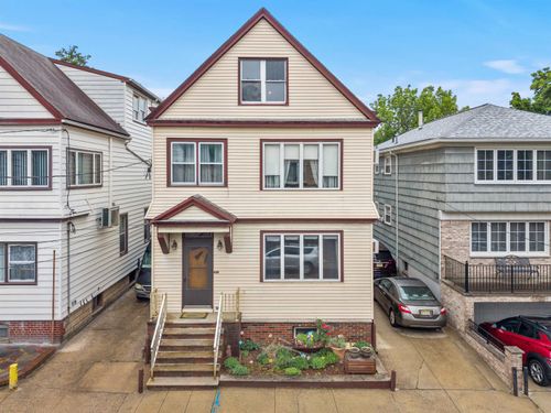 172 West 33rd St, Bayonne, NJ, 07002 | Card Image
