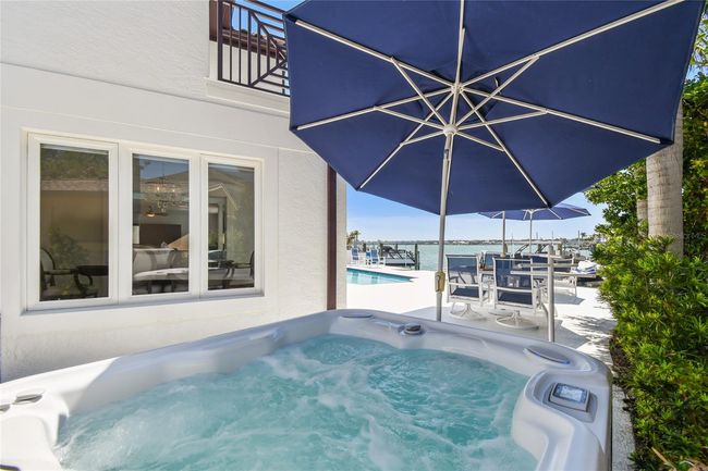 Relax in your spa and enjoy breathtaking waterviews | Image 18