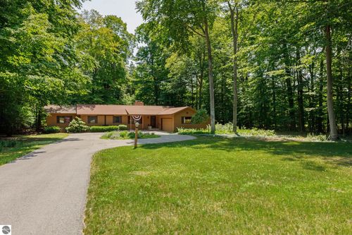 3862 Trillium Dr, Leland, MI, 49654-9706 | Card Image