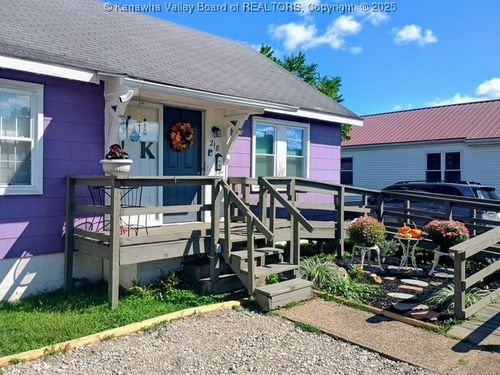 218 3rd Ave, Saint Albans, WV, 25177-1838 | Card Image