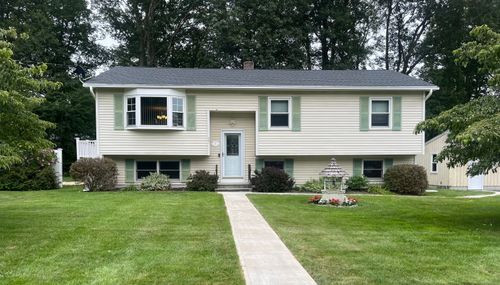 17 Stanley Dr, Moosup, CT, 06354-1826 | Card Image