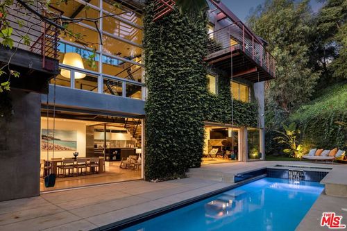 562 Stassi Ln, Santa Monica, CA, 90402-1338 | Card Image