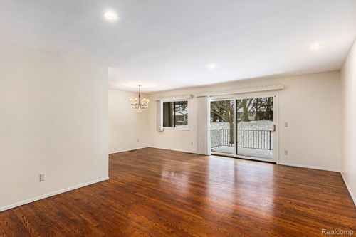 12-4659 Laurel Club Cir, West Bloomfield, MI, 48323-2949 | Card Image