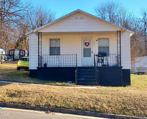 819 Moore St, Reidsville, NC, 27320-2729 | Card Image