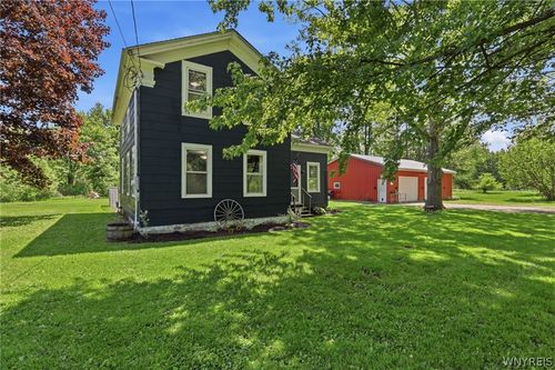8840 Fisk Rd, Akron, NY, 14001-9024 | Card Image