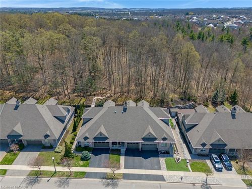 227 Chestnut Hill Cres, Kitchener, ON, N2P2X3 | Card Image