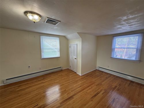 10 W 23rd St, Huntingtn Sta, NY, 11746-3619 | Card Image
