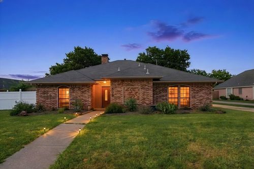 638 Park Ln, Highland Village, TX, 75077-7570 | Card Image