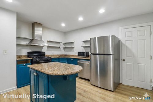 37 Manhan St, Waterbury, CT, 06710-1844 | Card Image