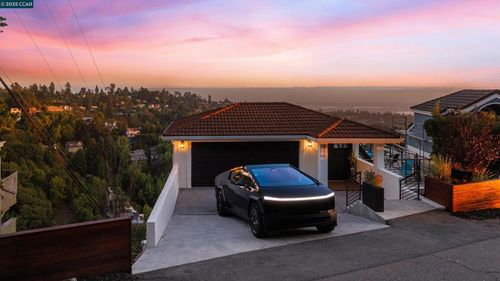 6979 Elverton Dr, Oakland, CA, 94611-1172 | Card Image