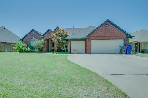 821 Leisure Dr, Midwest City, OK, 73110-3967 | Card Image
