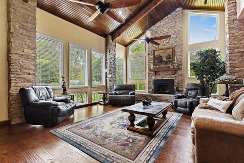 455 Lakepoint Loop, Pottsboro, TX, 75076-4643 | Card Image