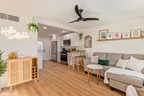 930 E Henry St, Tempe, AZ, 85288-1723 | Card Image