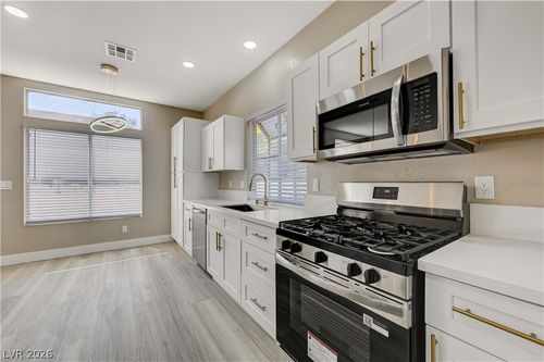 419 Viewmont Dr, Henderson, NV, 89015-6824 | Card Image