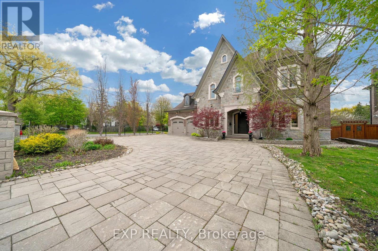 Residential in Richmond Hill (North Richvale) 3