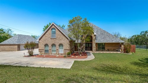 101 Creekpath Dr, Azle, TX, 76020-1377 | Card Image