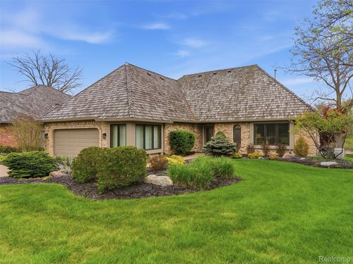 23 Chateaux Du Lac, Fenton, MI, 48430-9140 | Card Image