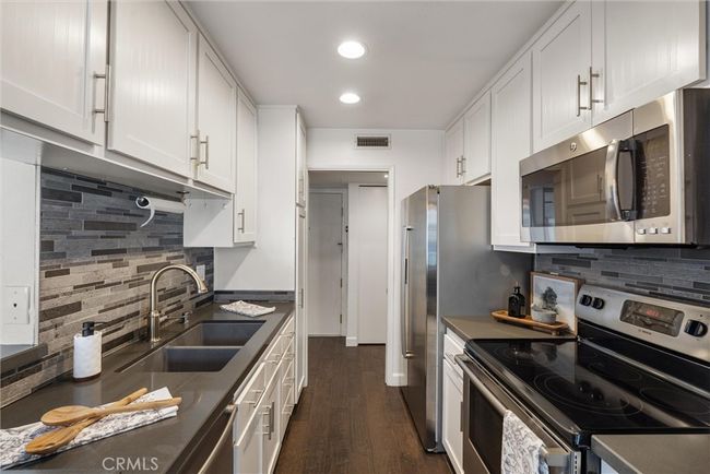 APT-311 - 8635 Falmouth Ave, Condo with 1 bedrooms, 1 bathrooms and 1 parking in Playa del Rey CA | Image 9