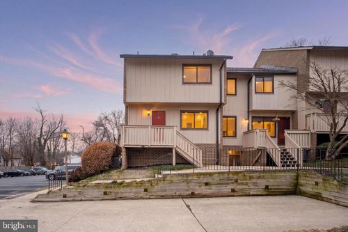 19-2704 Glengyle Dr, VIENNA, VA, 22181-5535 | Card Image