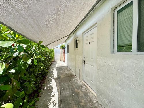 2-651 Ne 2nd Pl, Hialeah, FL, 33010-5001 | Card Image