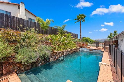 925 Moody Dr, Escondido, CA, 92027-4504 | Card Image