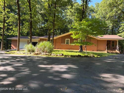 870 Green Acres Dr, Hernando, MS, 38632-8610 | Card Image