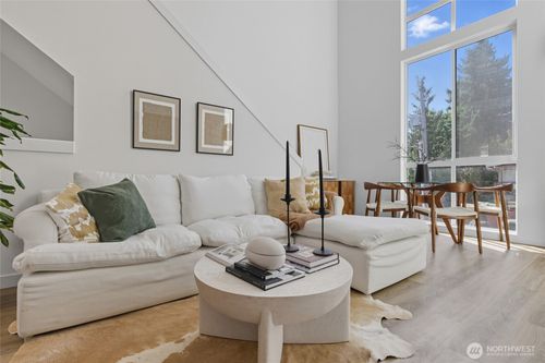 3112 Ne 120th St, Seattle, WA, 98125-5510 | Card Image