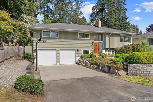 18012 1st Ave Nw, Shoreline, WA, 98177-3407 | Card Image