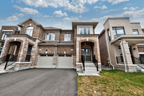 8 Hinkson St, Whitby, ON, L1P0N7 | Card Image