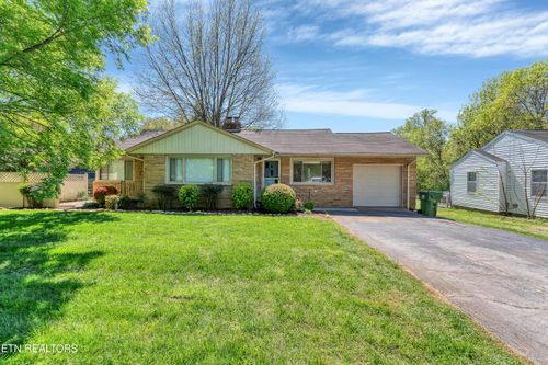 421 Santeetlah St, Maryville, TN, 37801-4676 | Card Image