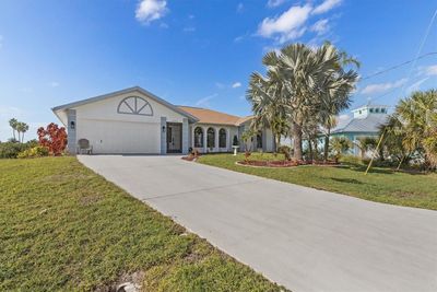 18602 Ayrshire Circle, House other with 3 bedrooms, 2 bathrooms and null parking in Port Charlotte FL | Image 2