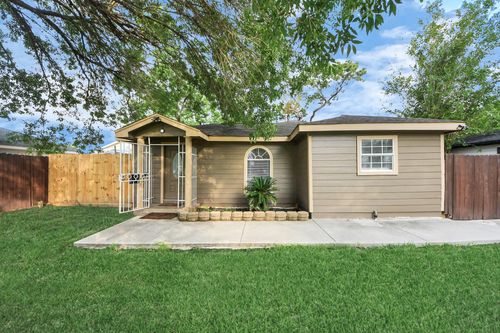 1518 Thomas Ave, Pasadena, TX, 77506-3713 | Card Image