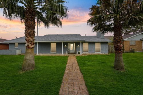 9 S Shore Dr, Galveston, TX, 77551-4363 | Card Image
