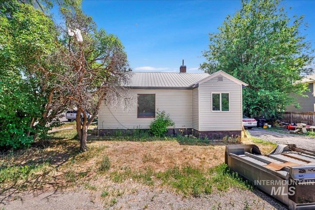 202 E 2 Nd St, Home with 5 bedrooms, 2 bathrooms and 2 parking in Shoshone ID | Image 22