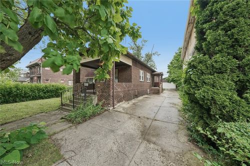 3339 E 139th St, Cleveland, OH, 44120-3969 | Card Image