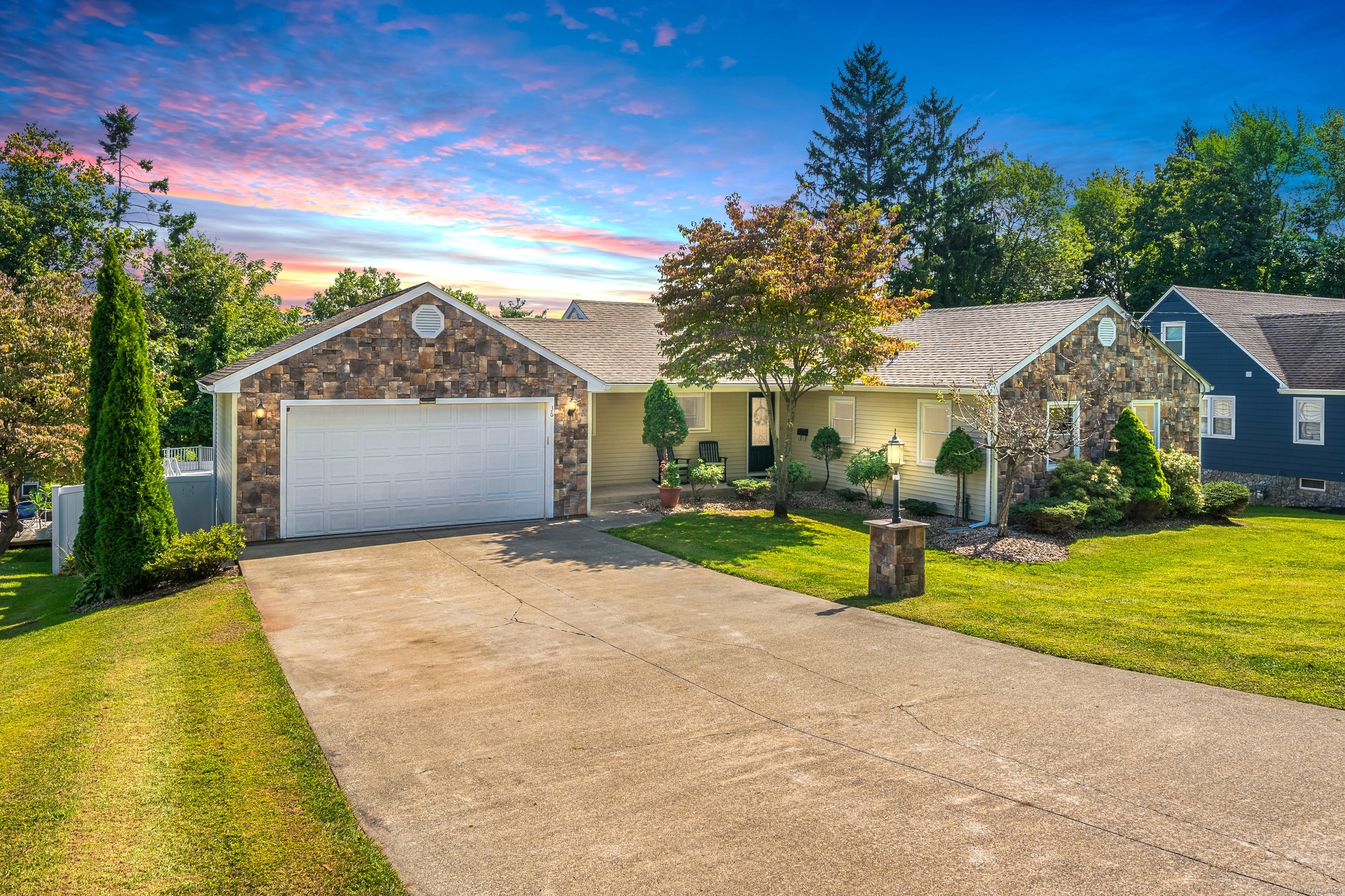 Homecrest St, Newington, CT 06111