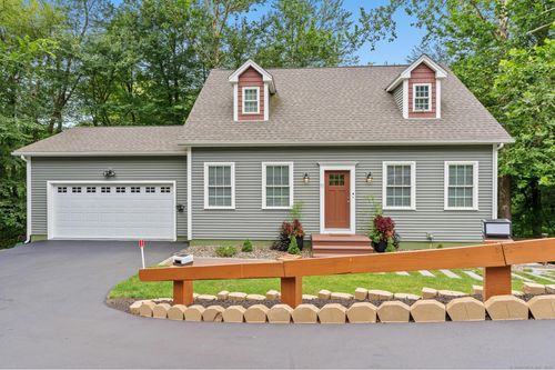 11 Hamilton Rd, East Granby, CT, 06026-9517 | Card Image